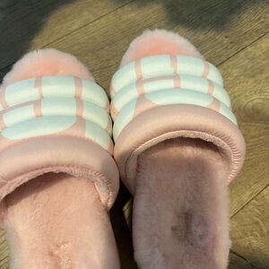 Pink Uggs size 7